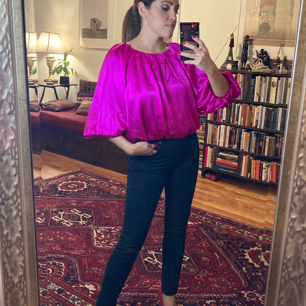 Amanda Uprichard 💖 hot pink 💯 silk top. Size Small. Gently worn.